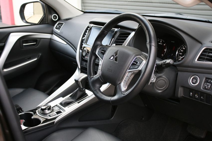 2016 Pajero Sport Interior 003