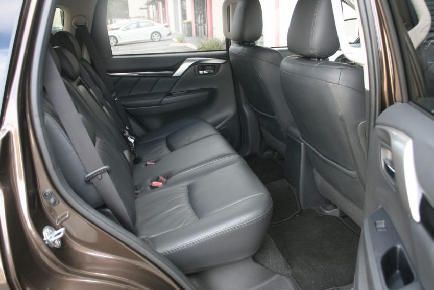 2016 Pajero Sport Interior 005