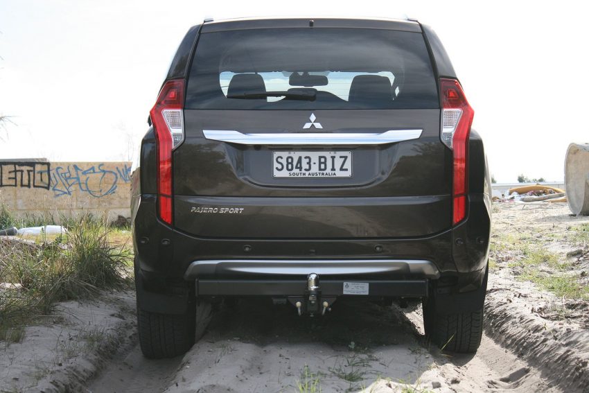 2016 Pajero Sport Rear 001