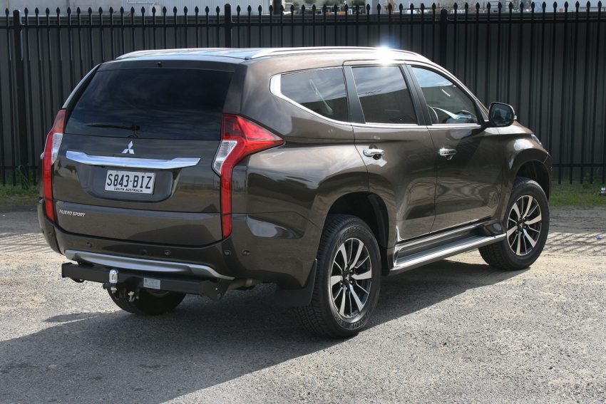 2016 Pajero Sport Rear Three Quarter 001