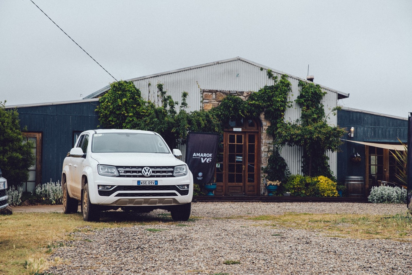 2017-volkswagen-amarok-V6-launch-007 (Copy)