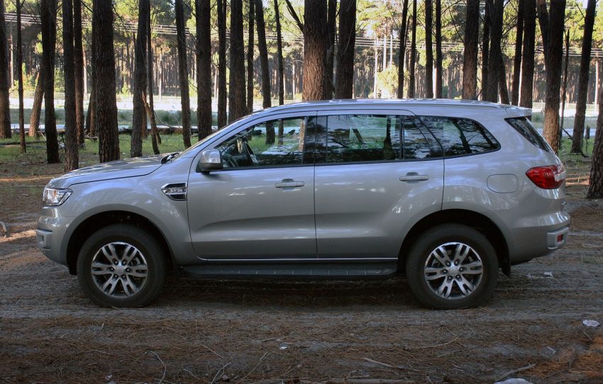 2016 Ford Everest Trend side exterior - FORD EVEREST REVIEW